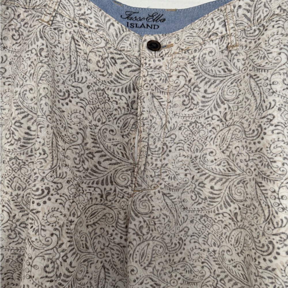 Tasso Elba Island Beige and Gray Paisley Short